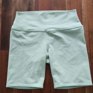 Alo Airbrush High-Waist Short 7" Mint Green Sz M